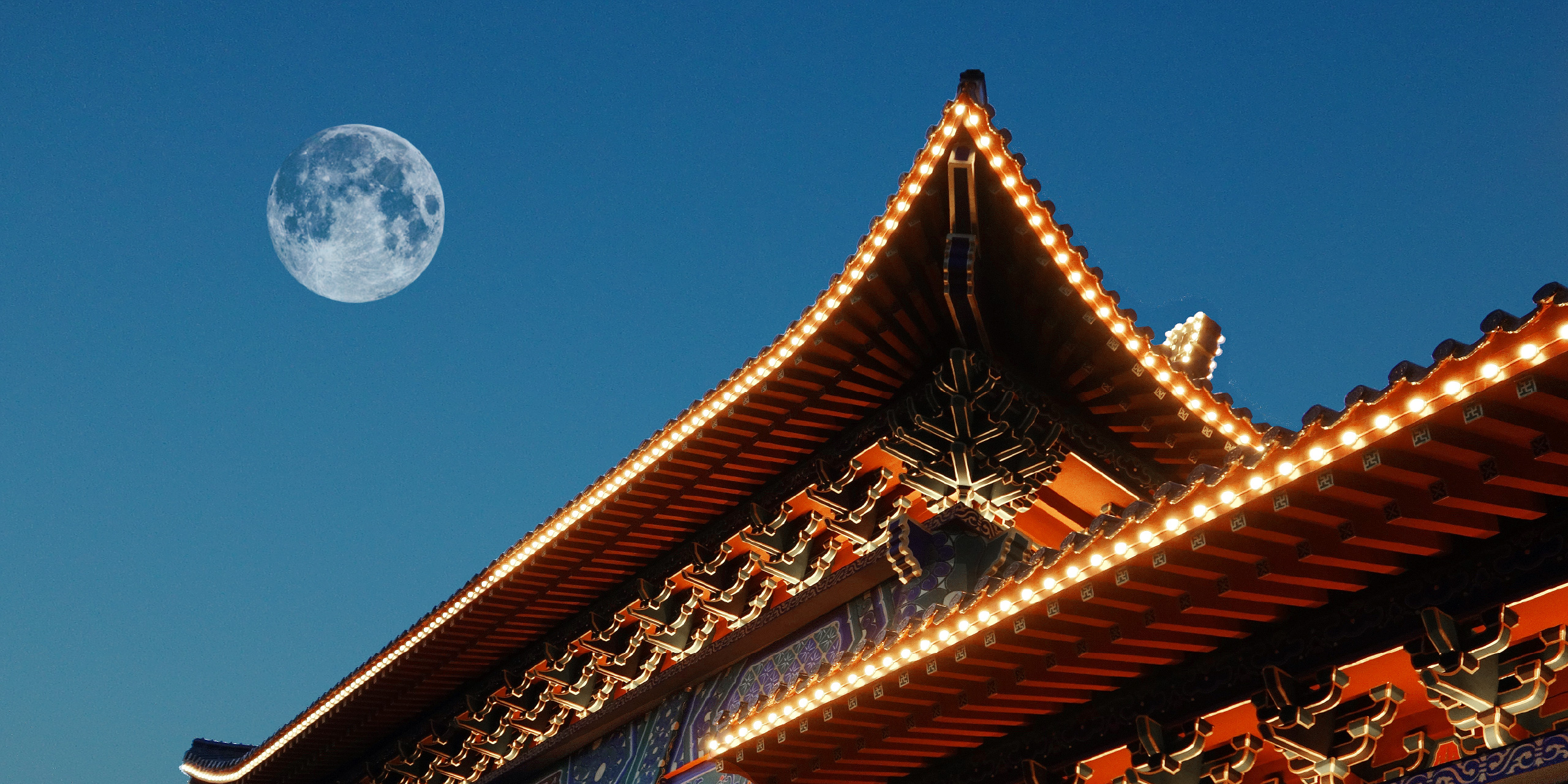 好記景區(qū)正門(mén)月景